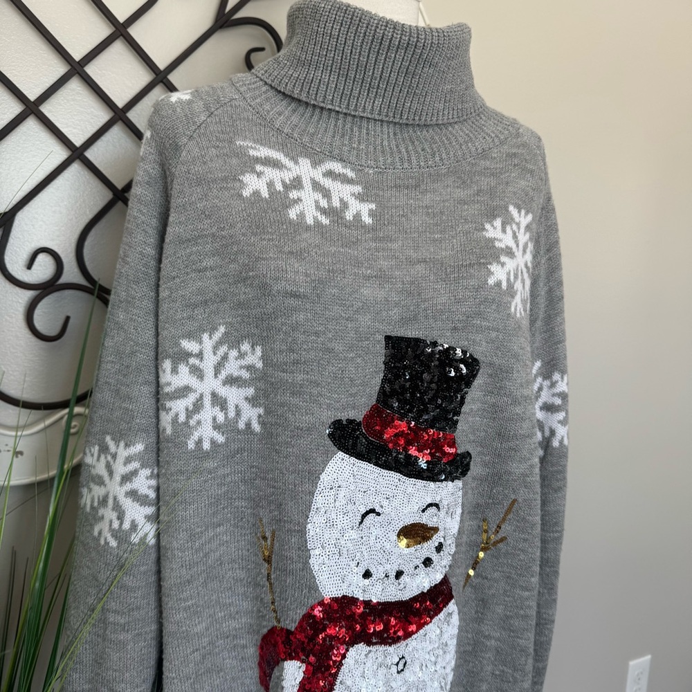 Size XL Adorable Gray Christmas Sweater with Sequin Snowman - Tunic Length - Picture 3 of 5